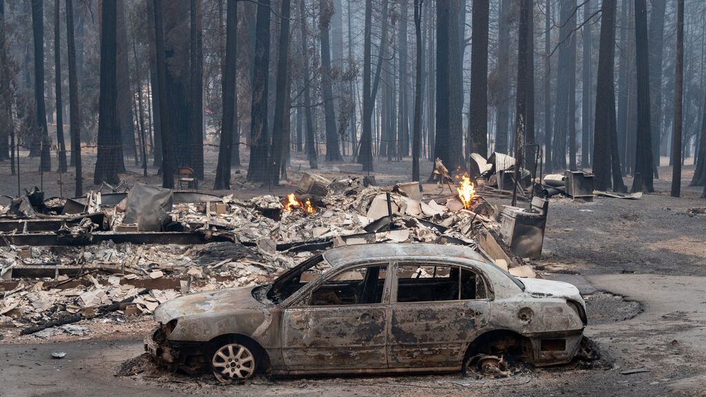 EuropaPress_3886855_17_august_2021_us_dorado_county_car_and_home_are_seen_destroyed_by_the