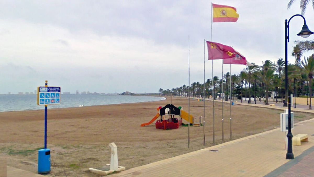 La bandera roja ondea en la playas de Cartagena y San Javier La bandera roja ondea en la playas de Cartagena y San Javier