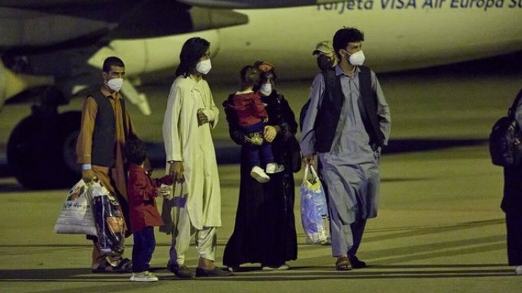 España consigue sacar a otros 260 afganos más en dos nuevos vuelos: ya han llegado un total de 566
