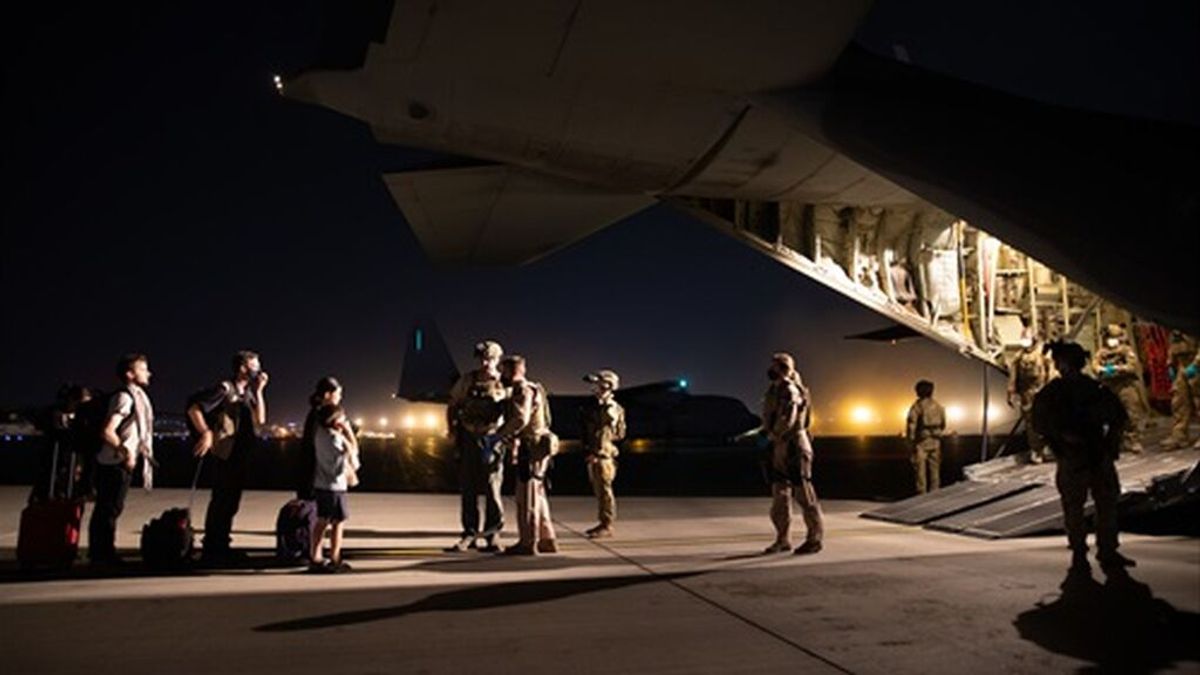 Francia detiene a un afgano evacuado de Kabul por sus vínculos con los talibanes Francia detiene a un afgano evacuado de Kabul por sus vínculos con los talibanes