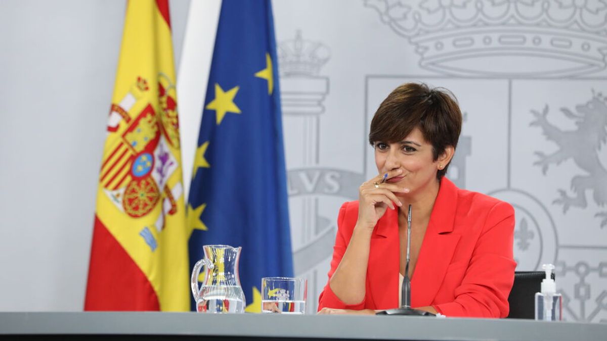 El Gobierno acusa a Murcia de dejación de funciones en el Mar Menor, cuya grave situación que "no es cosa de un día" El Gobierno acusa a Murcia de dejación de funciones en el Mar Menor, cuya grave situación que "no es cosa de un día"