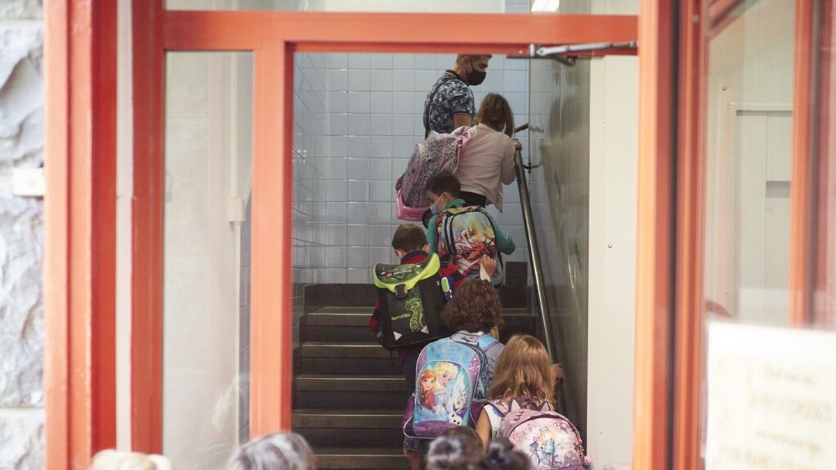 La vuelta al cole y los niños pequeños sin vacunar hacen temer una sexta ola de covid La vuelta al cole y los niños pequeños sin vacunar hacen temer una sexta ola de covid