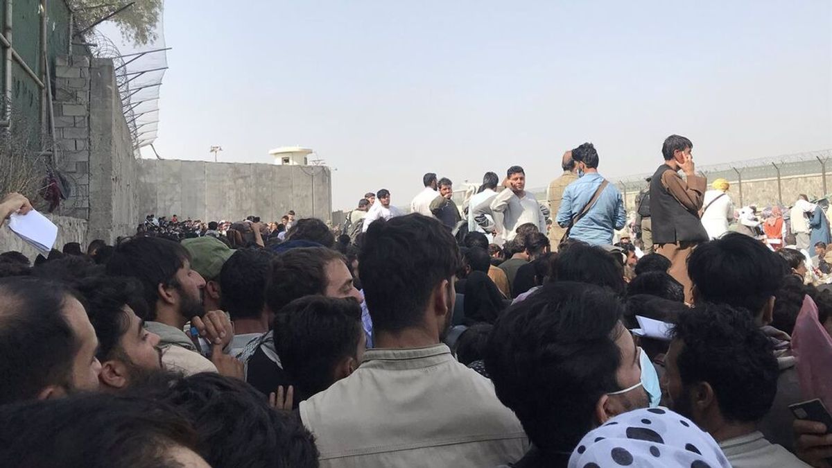 Los talibanes prohíben a los afganos ir al aeropuerto de Kabul Los talibanes prohíben a los afganos ir al aeropuerto de Kabul