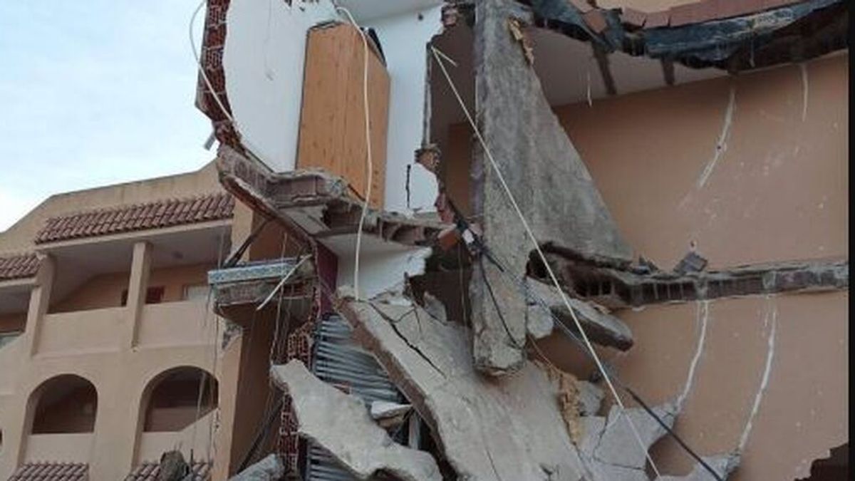 Varias personas atrapadas en Peñíscola tras el derrumbe parcial de un edificio Varias personas atrapadas en Peñíscola tras el derrumbe parcial de un edificio