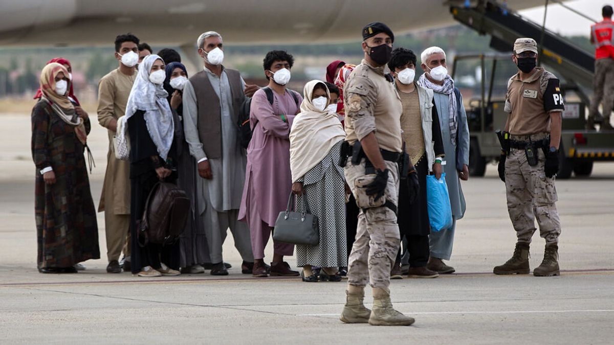 Voluntarios de Rota recogen material donado para los refugiados afganos Voluntarios de Rota recogen material donado para los refugiados afganos