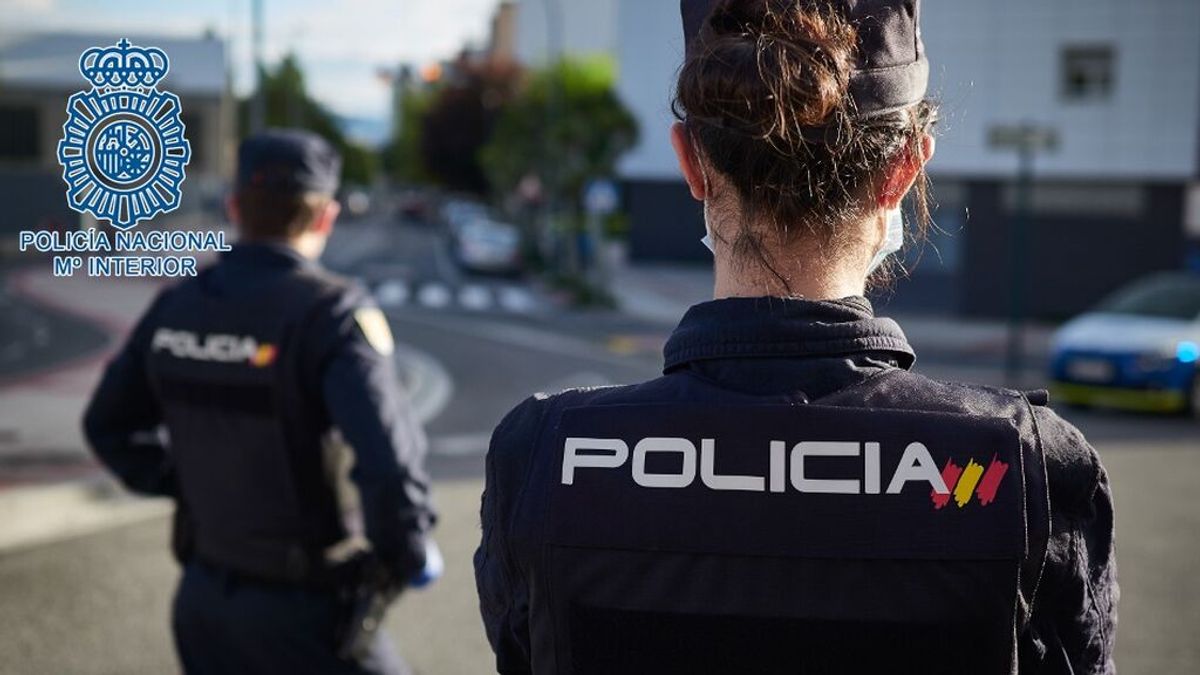 Dos agentes de la Policía Nacional Dos agentes de la Policía Nacional