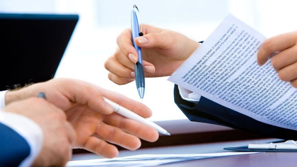 "No conforme": la frase que te ayudará legalmente al firmar un documento de despido