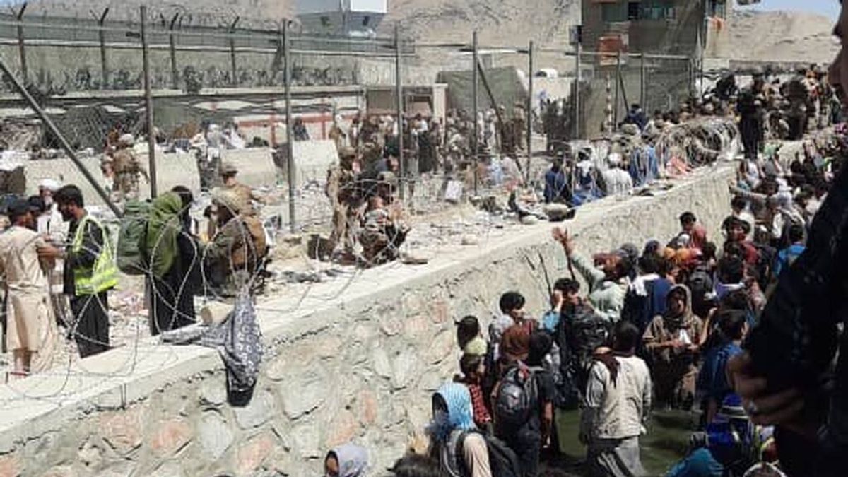 11 muertos, por el momento, en el atentado suicida del aeropuerto de Kabul 11 muertos, por el momento, en el atentado suicida del aeropuerto de Kabul