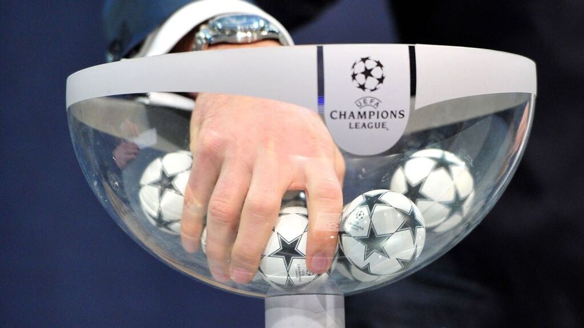Sigue en directo el sorteo de la fase de grupos de la Champions. Sigue en directo el sorteo de la fase de grupos de la Champions.