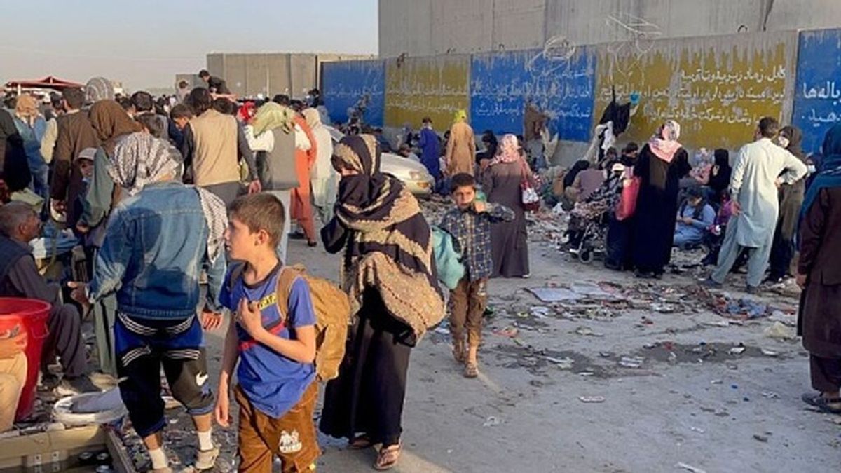 EEUU, Reino Unido y Australia advierten sobre una "alta amenaza terrorista" en el aeropuerto de Kabul EEUU, Reino Unido y Australia advierten sobre una "alta amenaza terrorista" en el aeropuerto de Kabul