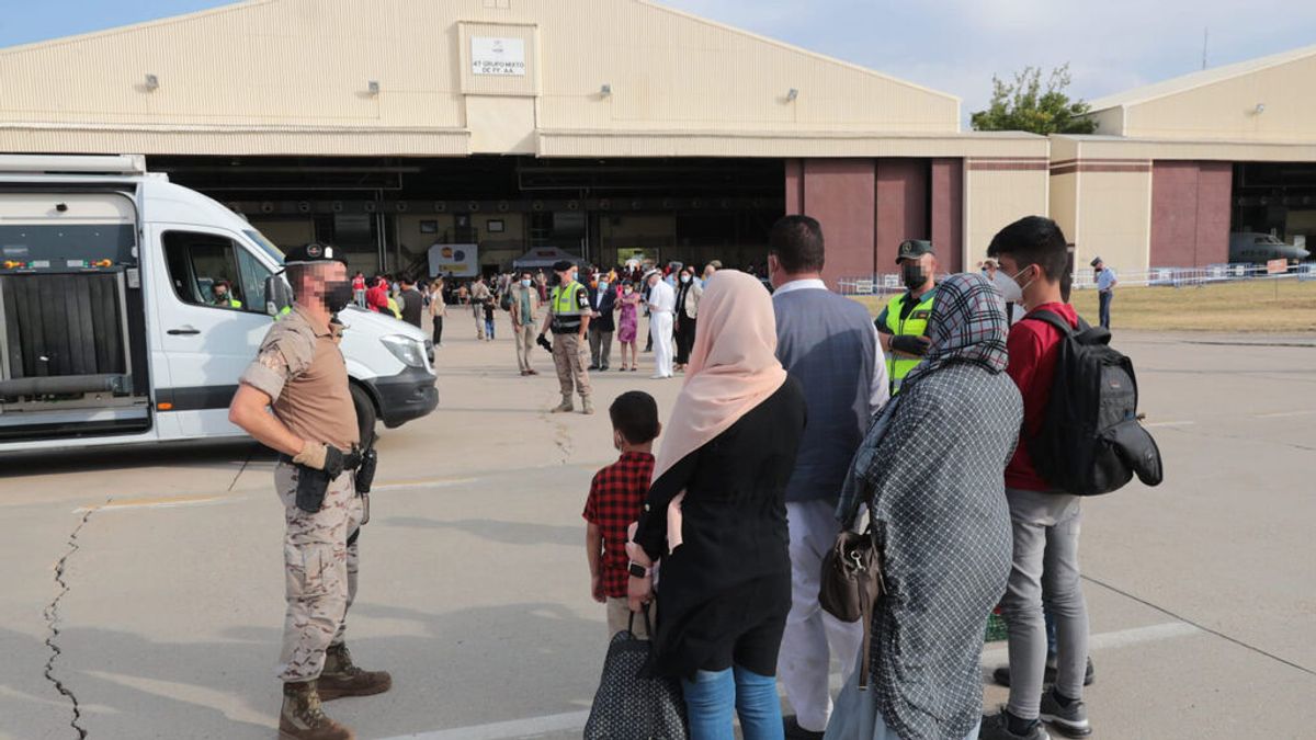 España evacua a un grupo de afganos en el avión A400M que se encontraba en Kabul en el momento del atentado España evacua a un grupo de afganos en el avión A400M que se encontraba en Kabul en el momento del atentado