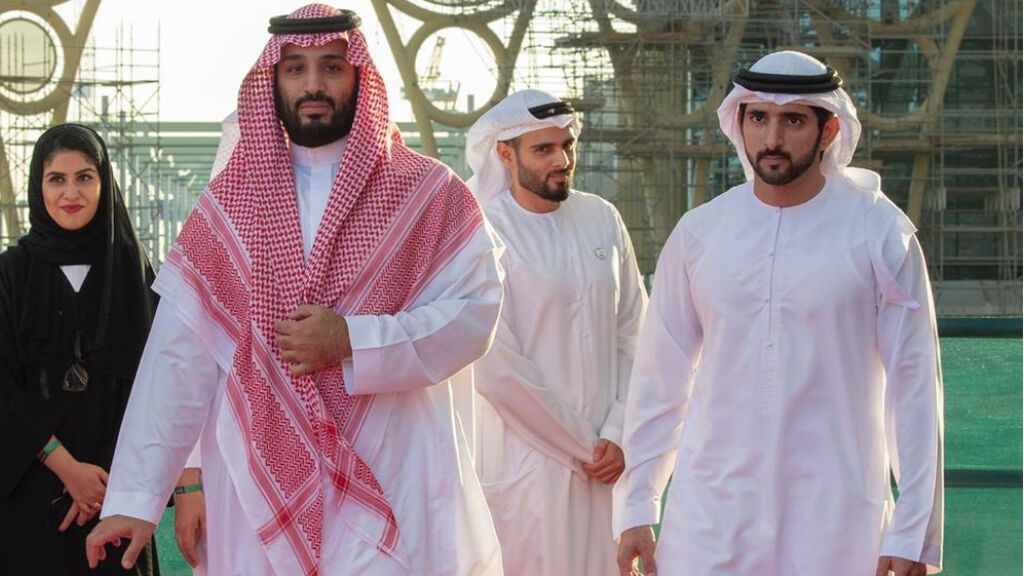 A la derecha, el heredero de Dubai junto a su padre