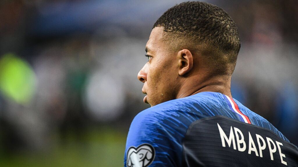 Mbappé acudió a la ciudad deportiva del PSG con normalidad.
