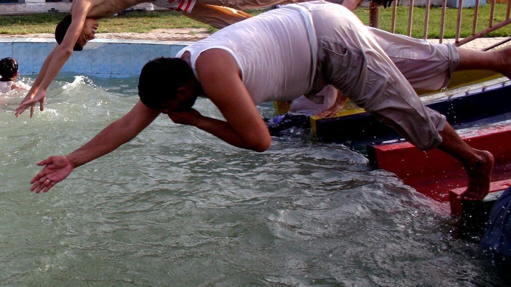 "Me sigo tapando la nariz para tirarme al agua": ¿De dónde viene esta costumbre?