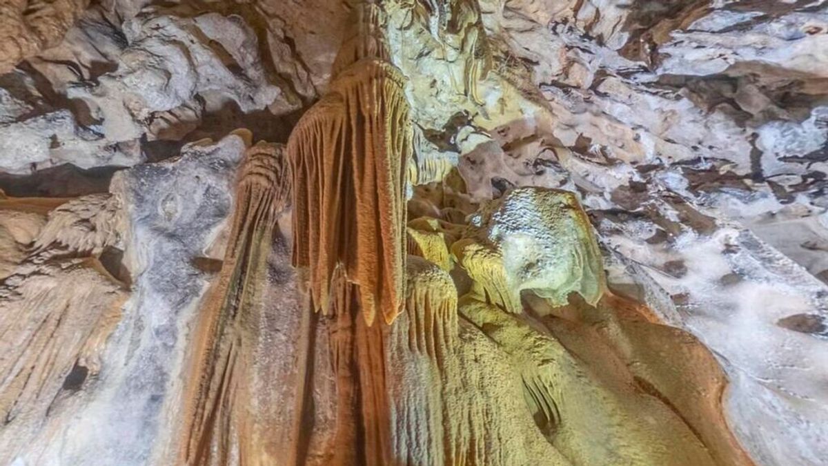 La cueva blanca: gracias al trabajo de una cementera se halla un auténtico tesoro geológico en Málaga La cueva blanca: gracias al trabajo de una cementera se halla un auténtico tesoro geológico en Málaga