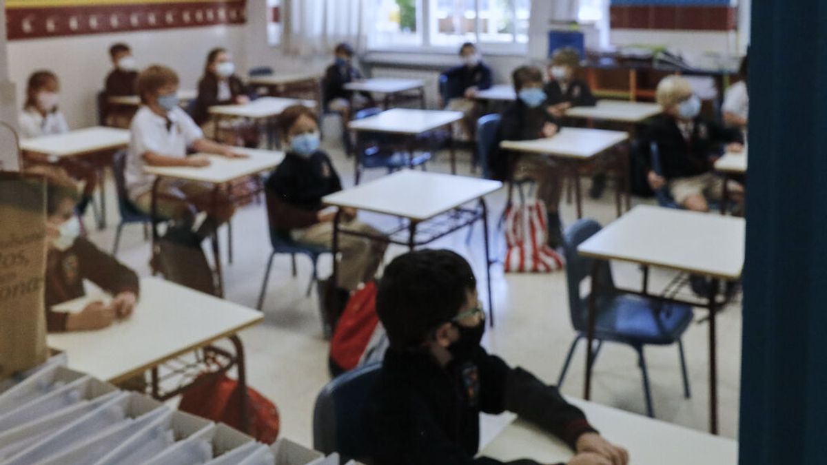 Unanimidad de padres, profesores y sanitarios ante la vuelta al cole: "Hay que bajar la ratio de alumnos" Unanimidad de padres, profesores y sanitarios ante la vuelta al cole: "Hay que bajar la ratio de alumnos"