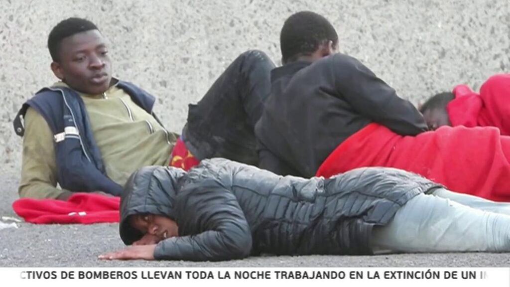 Rescatan a 56 migrantes en un patera en Gran Canaria
