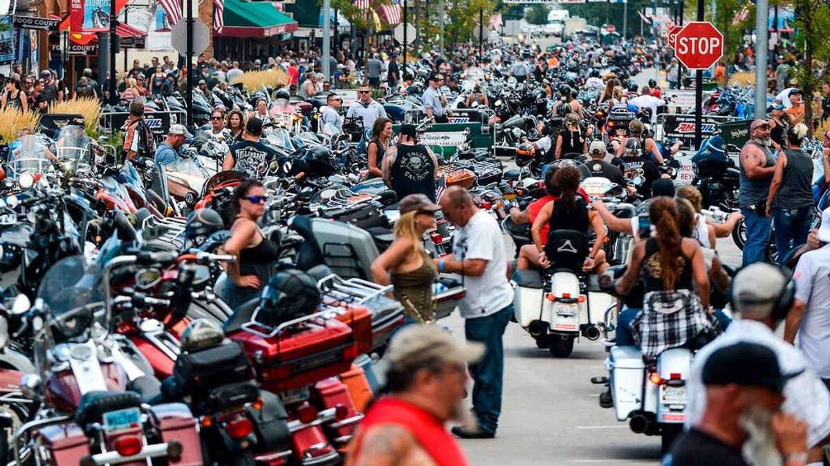 Los contagios por Covid-19 aumentan un 450% en Dakota del Sur, tras el 'Sturgis Motorcycle Rally' Los contagios por Covid-19 aumentan un 450% en Dakota del Sur, tras el 'Sturgis Motorcycle Rally'