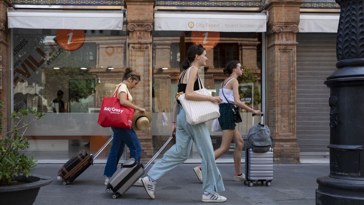 España mantiene los contagios de covid a la baja España mantiene los contagios de covid a la baja