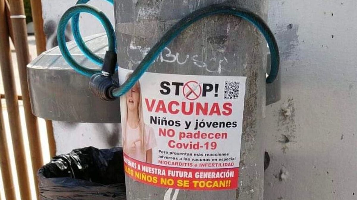 Las pegatinas antivacunas dirigidas a estudiantes preocupan en La Zubia Las pegatinas antivacunas dirigidas a estudiantes preocupan en La Zubia