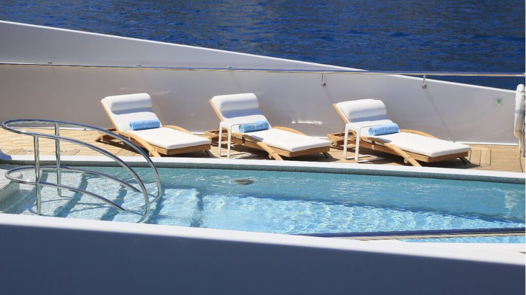 Yas cuenta con una piscina jacuzzi