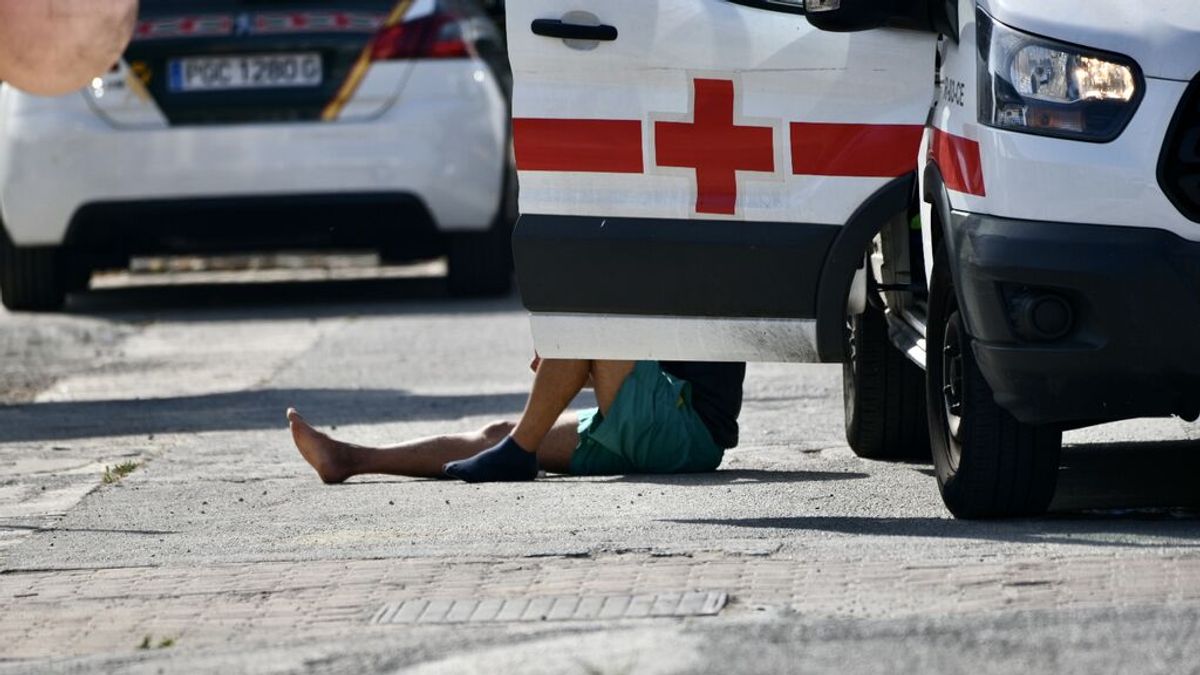 Dos jóvenes muertos y dos heridos al caerse un coche al mar en A Coruña Dos jóvenes muertos y dos heridos al caerse un coche al mar en A Coruña