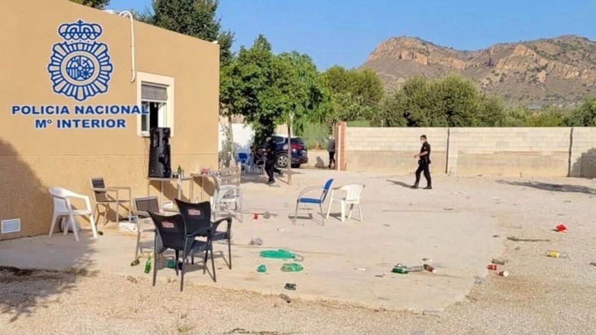 Detenido por apuñalar a un hombre en el tórax tras una pelea en una fiesta ilegal en Alicante Detenido por apuñalar a un hombre en el tórax tras una pelea en una fiesta ilegal en Alicante