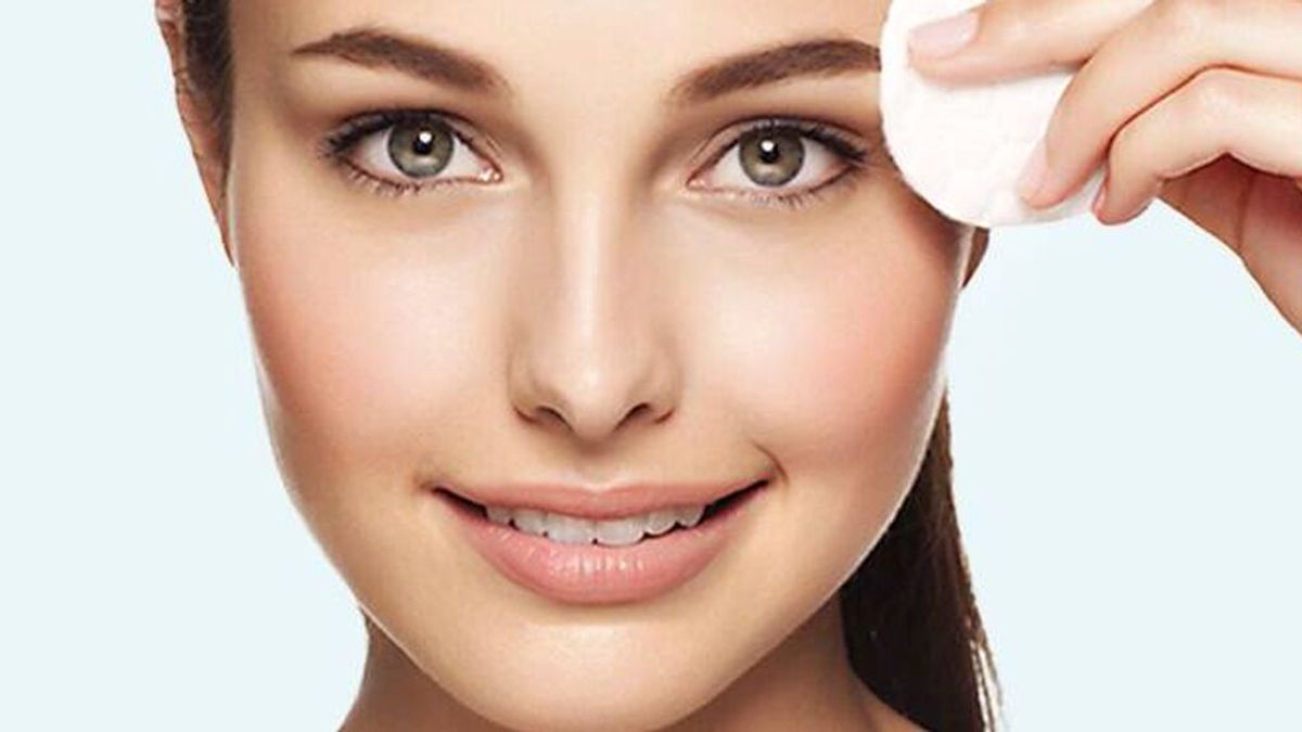Estos son los mejores consejos para evitar que aparezcan molestos brillos en tu cara: de una buena crema hidratante al mejor fijador de maquillaje.