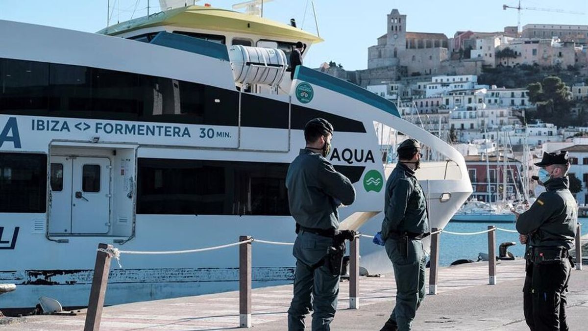 Un niño de 10 años, en estado grave tras el choque de un ferry contra un islote en Ibiza Un niño de 10 años, en estado grave tras el choque de un ferry contra un islote en Ibiza