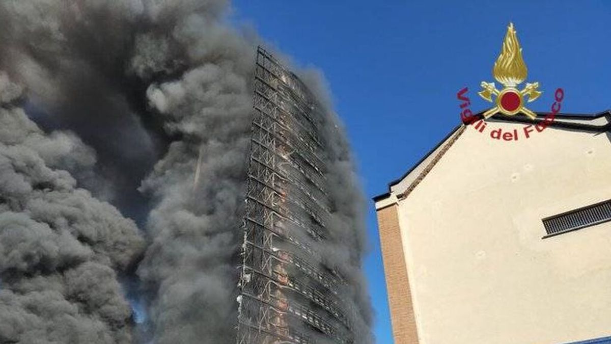 Varias víctimas en un incendio en un rascacielos de Milán Varias víctimas en un incendio en un rascacielos de Milán