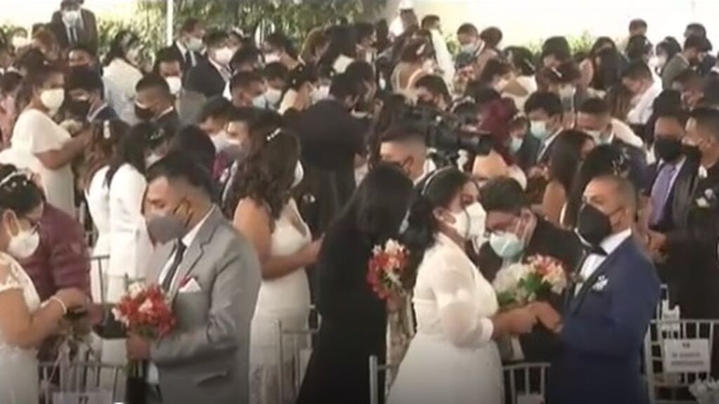 Un total de 200 parejas se dan el 'sí quiero' en una boda masiva en Lima