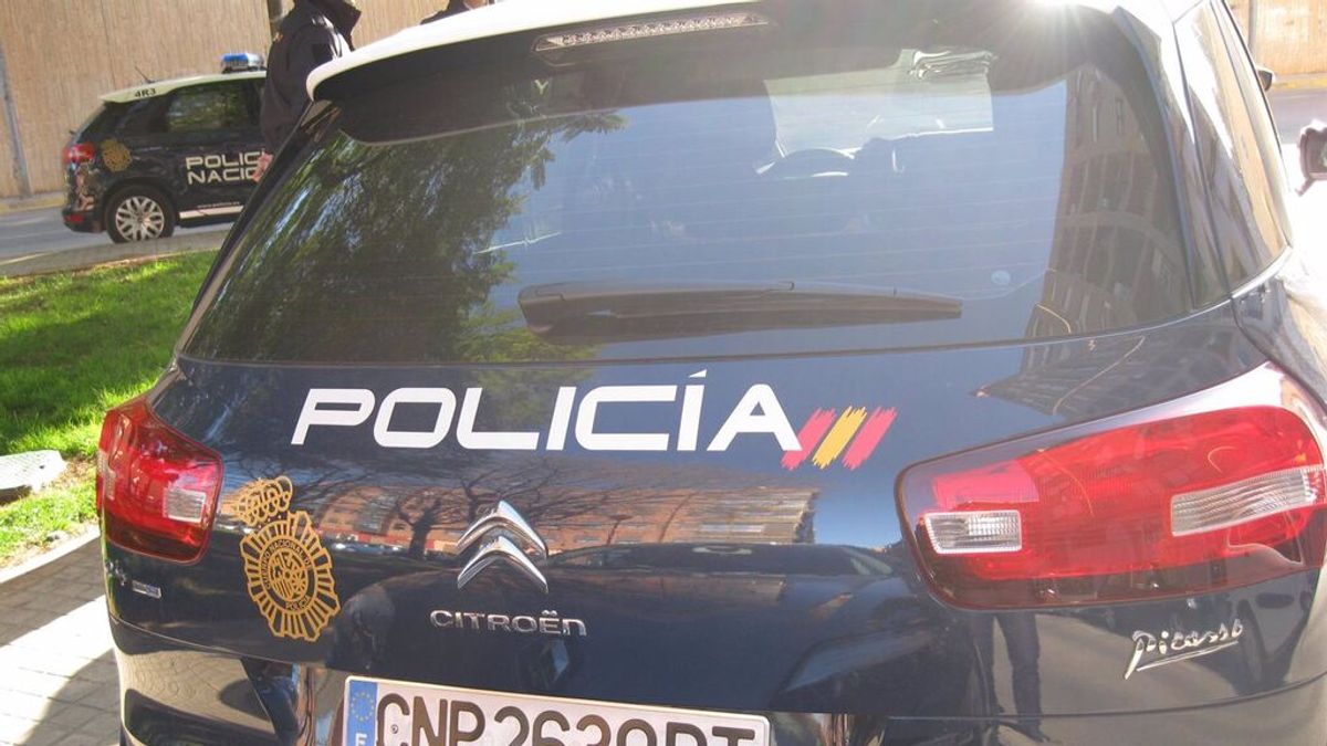 Hallado un cadáver envuelto en una tela durante la extinción de un incendio en Vallecas Hallado un cadáver envuelto en una tela durante la extinción de un incendio en Vallecas