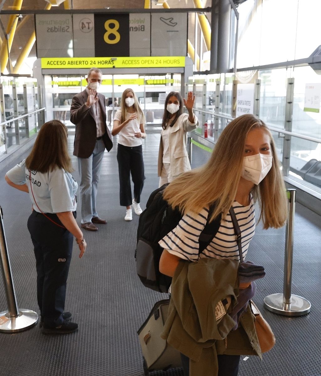 Las fotos de la despedida de la Infanta Leonor rumbo a Gales