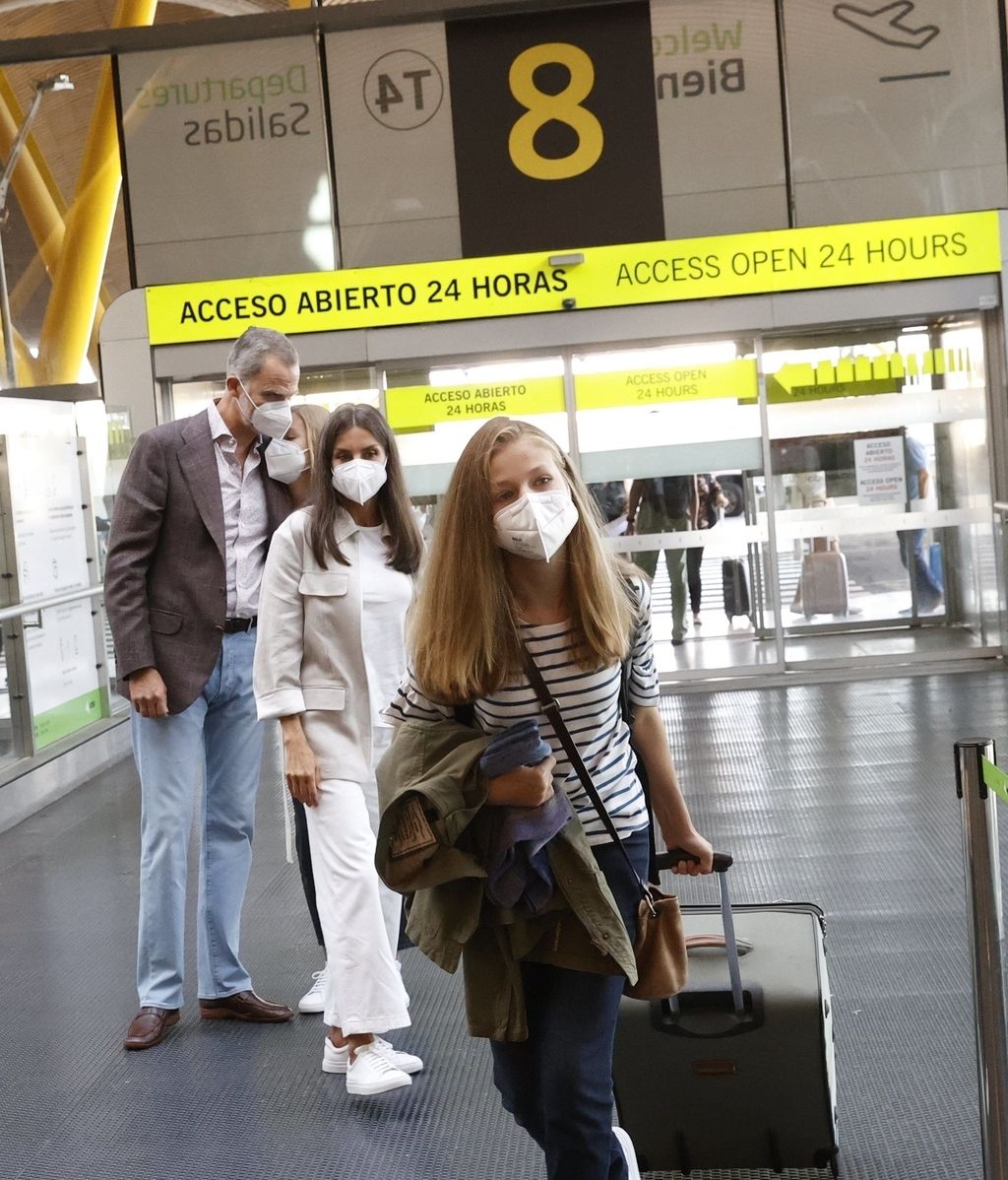 Las fotos de la despedida de la Infanta Leonor rumbo a Gales