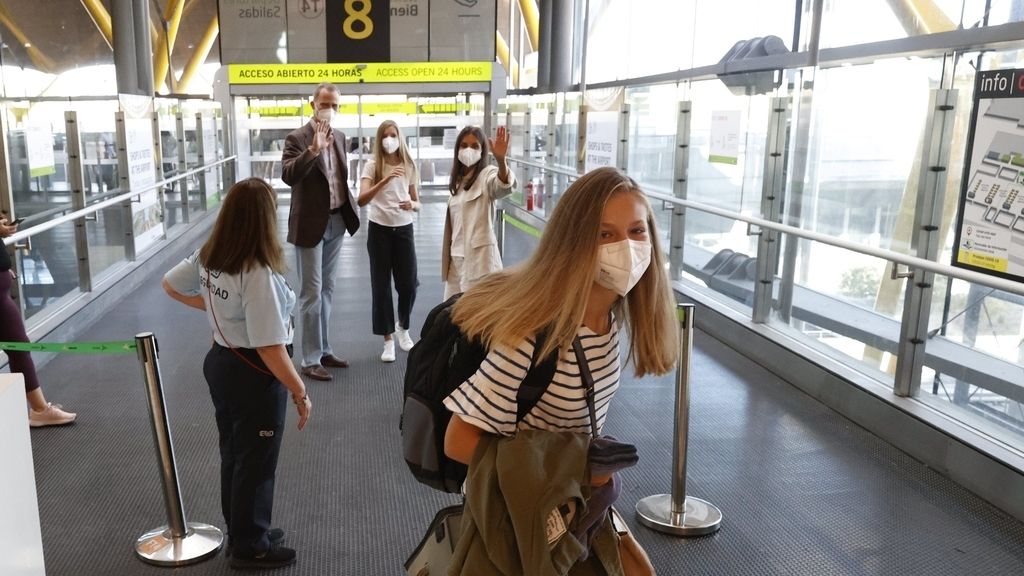 Las fotos de la despedida de la Infanta Leonor rumbo a Gales