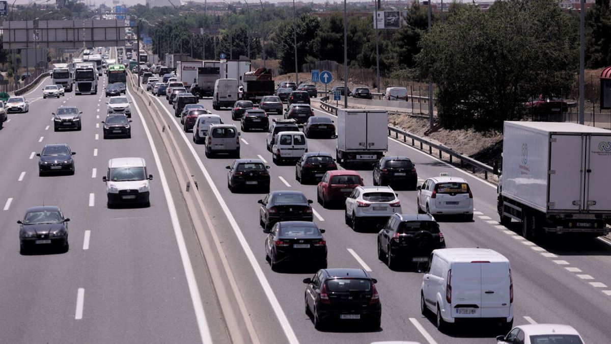 La 'operación retorno' deja al menos cinco muertos y siete heridos en las carreteras españolas La 'operación retorno' deja al menos cinco muertos y siete heridos en las carreteras españolas