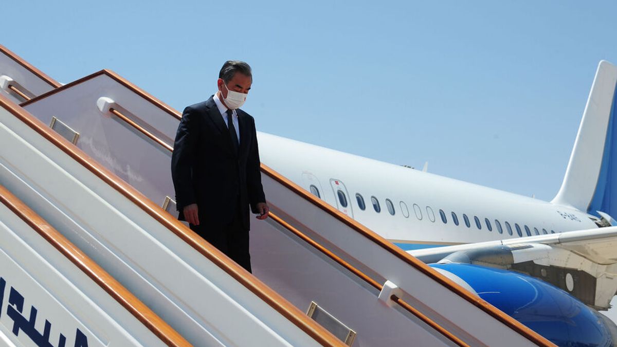 China pide a EE.UU. "comprometerse" con los talibanes para guiar al "nuevo Gobierno" afgano China pide a EE.UU. "comprometerse" con los talibanes para guiar al "nuevo Gobierno" afgano