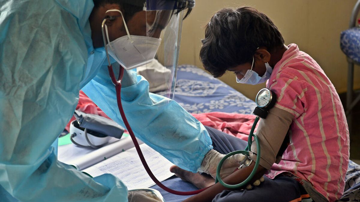Una misteriosa fiebre vírica mata a 68 personas en la India, 40 son niños