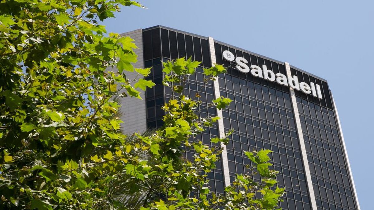 Banco Sabadell inicia un ERE que incluirá prejubilaciones y un plan de recolocación Banco Sabadell inicia un ERE que incluirá prejubilaciones y un plan de recolocación