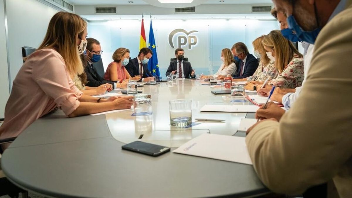 PP acusa a Sánchez de ponerse medallas de los militares por Afganistán y le recuerda que le sobraba el Ministerio de Defensa PP acusa a Sánchez de ponerse medallas de los militares por Afganistán y le recuerda que le sobraba el Ministerio de Defensa