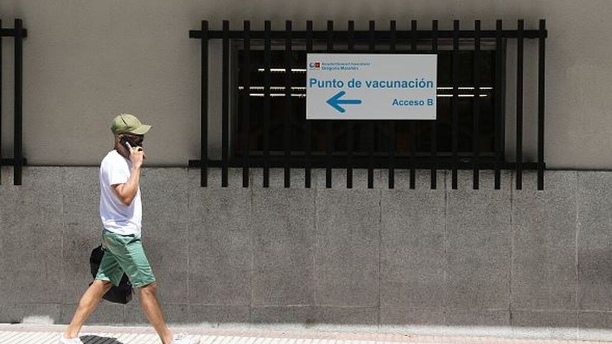'Y ahora, ¿qué?': los epidemiólogos dibujan el escenario que afronta España tras vacunar al 70 % 'Y ahora, ¿qué?': los epidemiólogos dibujan el escenario que afronta España tras vacunar al 70 %