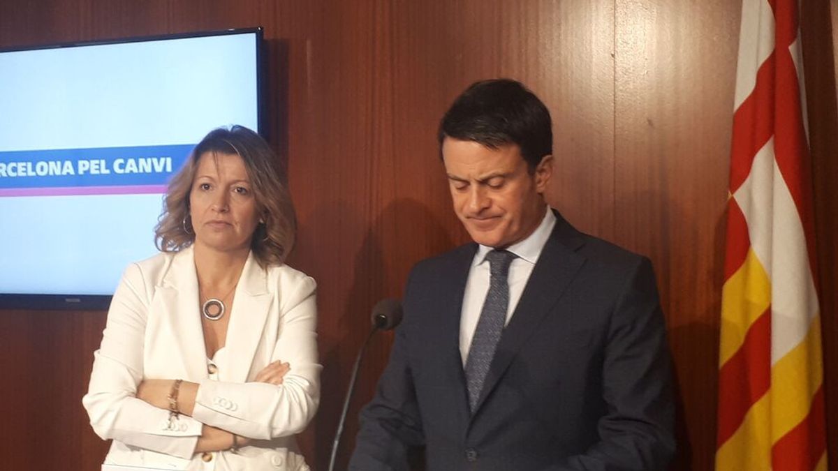 Manuel Valls sale del Ayuntamiento de Barcelona "orgulloso de haber frenado el independentismo" Manuel Valls sale del Ayuntamiento de Barcelona "orgulloso de haber frenado el independentismo"