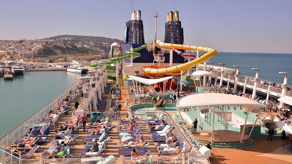 Norwegian_Epic_Cruise_Ship_(49616503943)