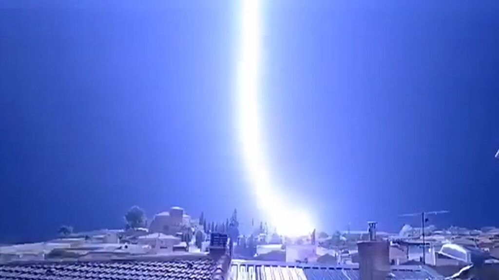 El espectacular rayo dejó sin luz a todo un pueblo en Cuenca