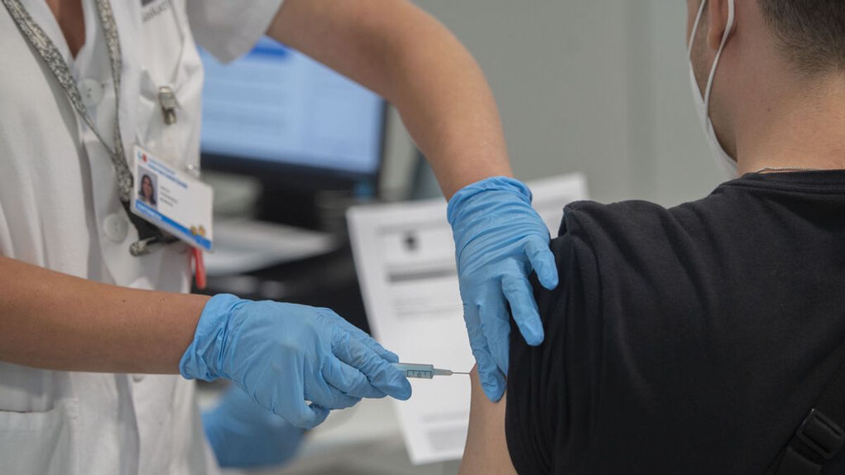 Un voluntario del ensayo de la vacuna contra el VIH: "Se lo debemos a toda esa gente que ha muerto por este virus" Un voluntario del ensayo de la vacuna contra el VIH: "Se lo debemos a toda esa gente que ha muerto por este virus"