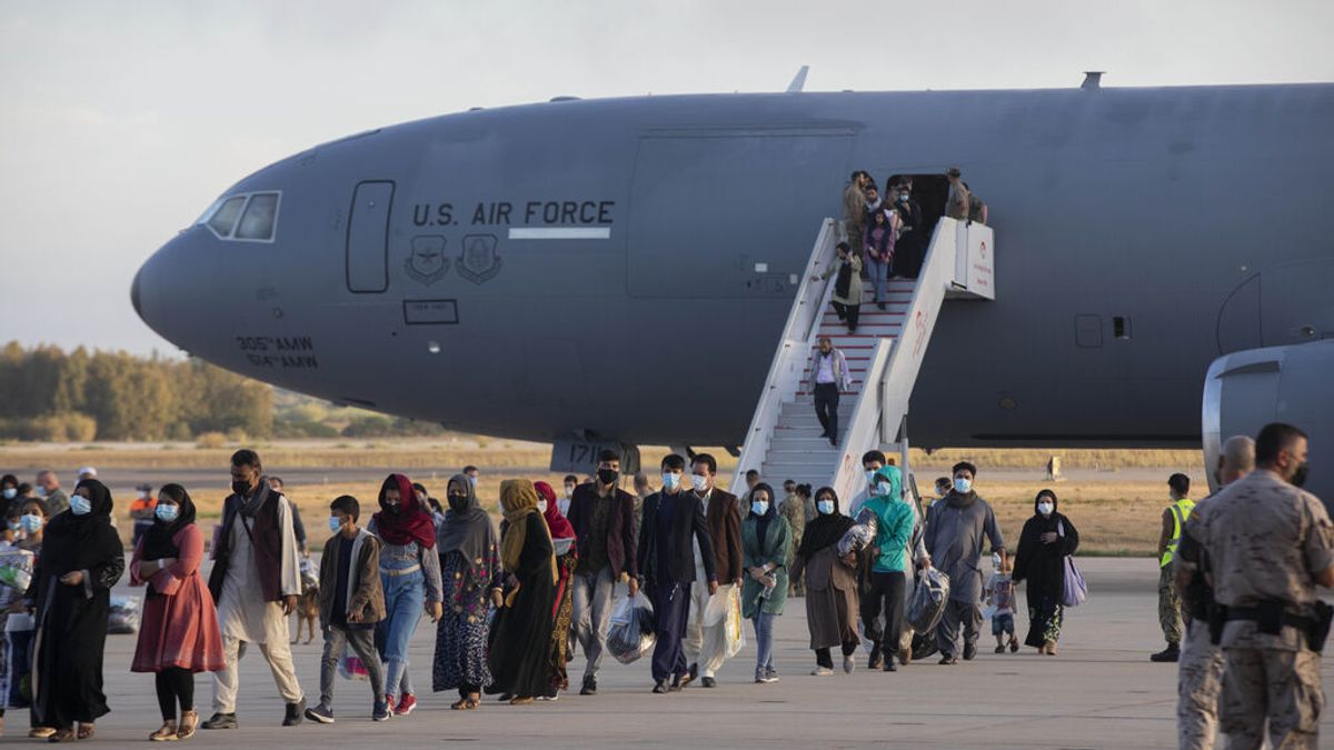 Comienzan a salir los primeros evacuados afganos desde Rota hacia su nueva vida en EE.UU. Comienzan a salir los primeros evacuados afganos desde Rota hacia su nueva vida en EE.UU.
