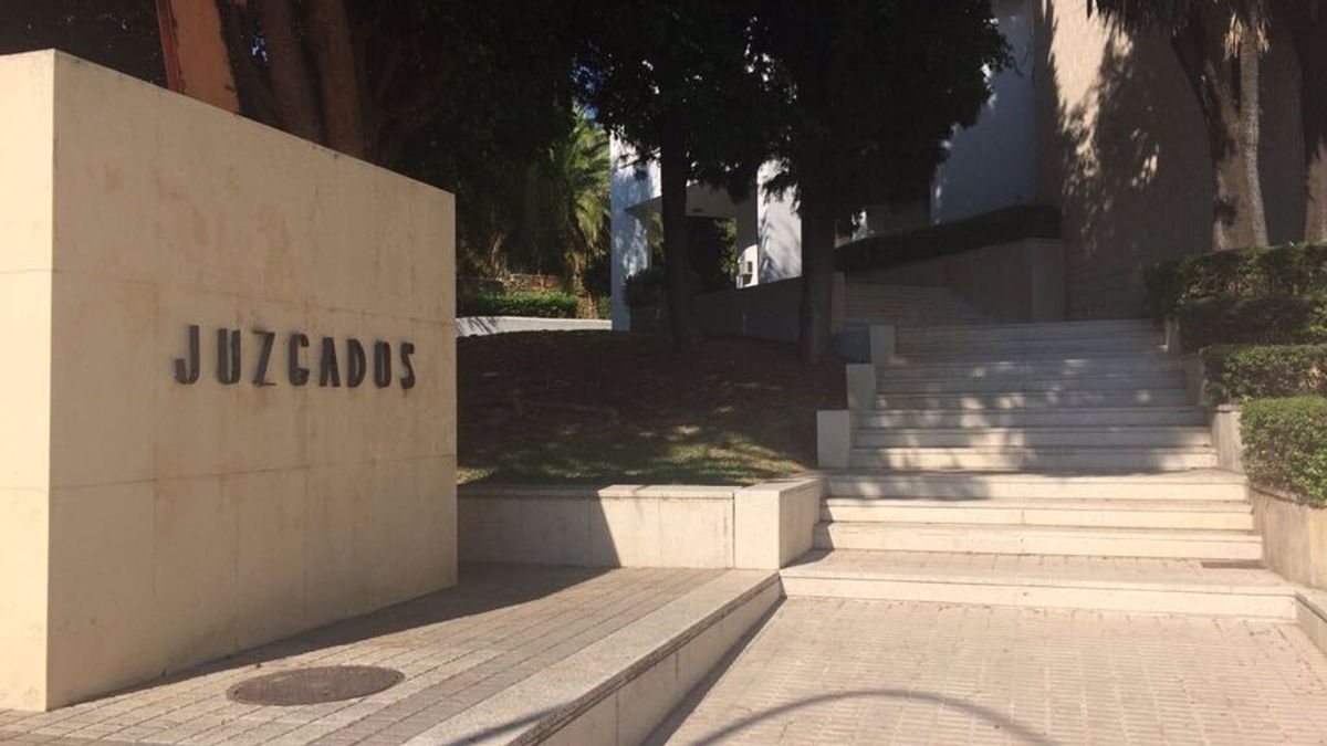 La autopsia a la joven que murió en Marbella tras visitar 7 veces el hospital apuntan a COVID como causa de la muerte La autopsia a la joven que murió en Marbella tras visitar 7 veces el hospital apuntan a COVID como causa de la muerte