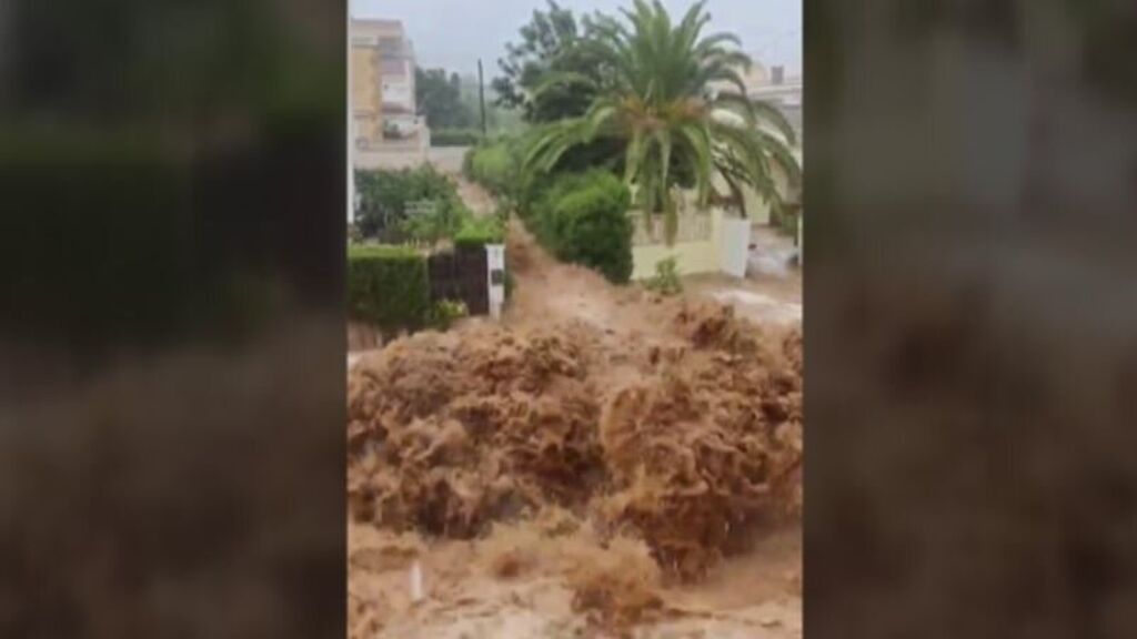 Situación crítica en Alcanar, inundada por las lluvias de este mediodía