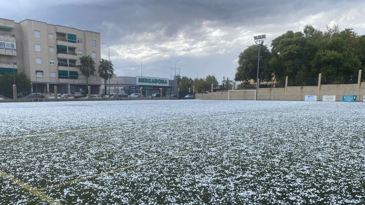 Cae una fuerte granizada en Antequera y se activa la alerta naranja Cae una fuerte granizada en Antequera y se activa la alerta naranja