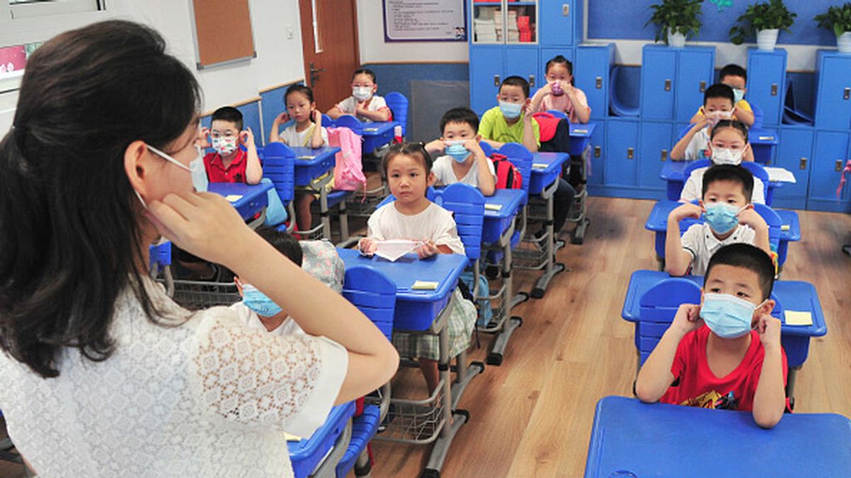 Desde prohibir hablar en clase a vacunar a los niños : así lidian con la variante delta vuelta al cole Asia Desde prohibir hablar en clase a vacunar a los niños : así lidian con la variante delta vuelta al cole Asia